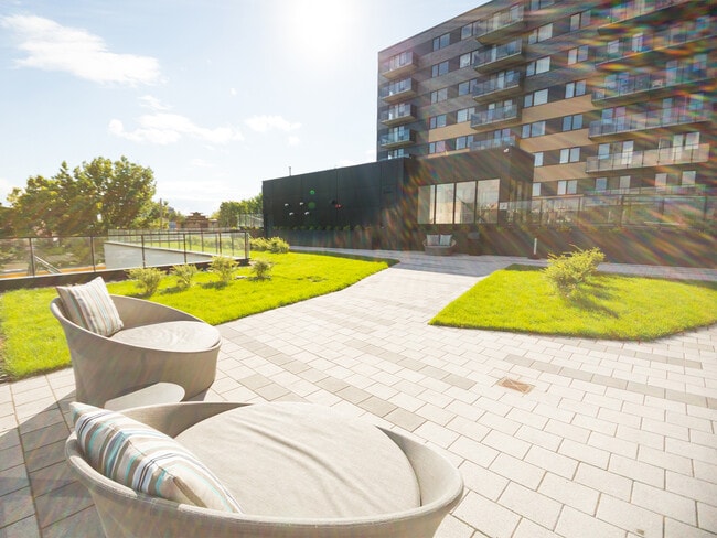 Building Photo - L'Hexagone Appartements