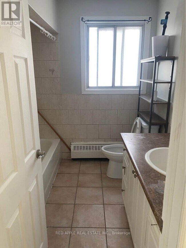 Building Photo - 211 Milvan Dr