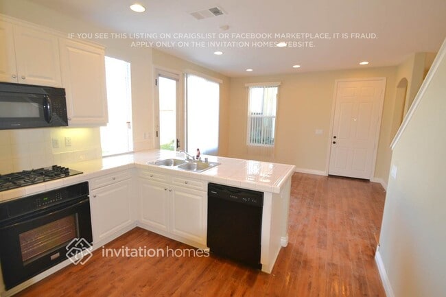 Building Photo - 9167 S Cullen Wy