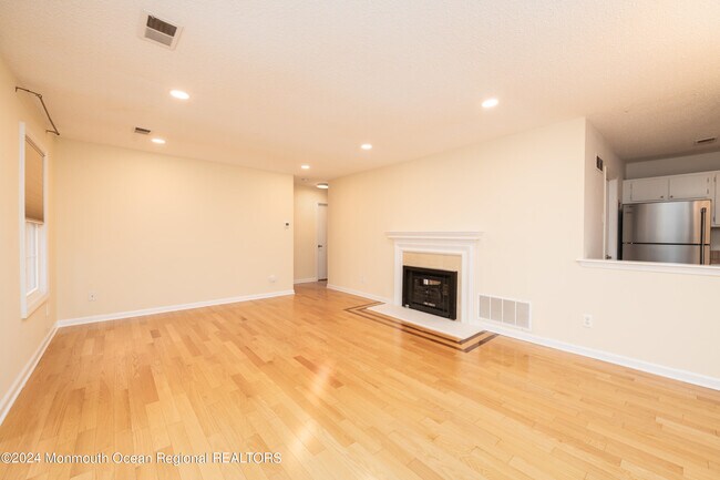 Foto del edificio - 77 Frontier Way