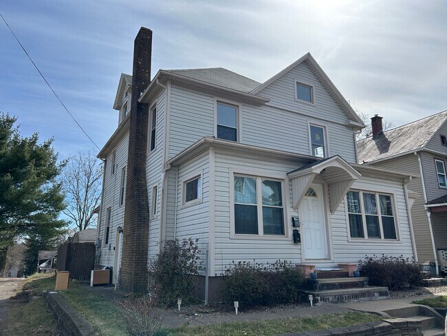 Foto del edificio - 124 Haines Ave