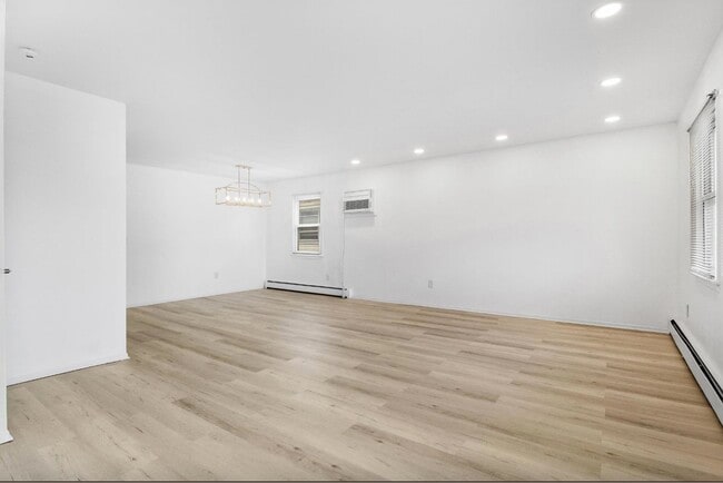 Building Photo - 64 Isabella Ave