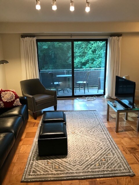 Living room - 1931 N Cleveland St Apartment