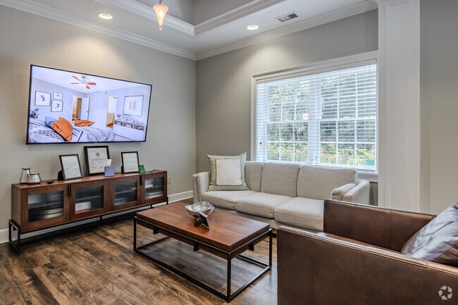 Leasing Office - Villas on Briarcliff (Dark)