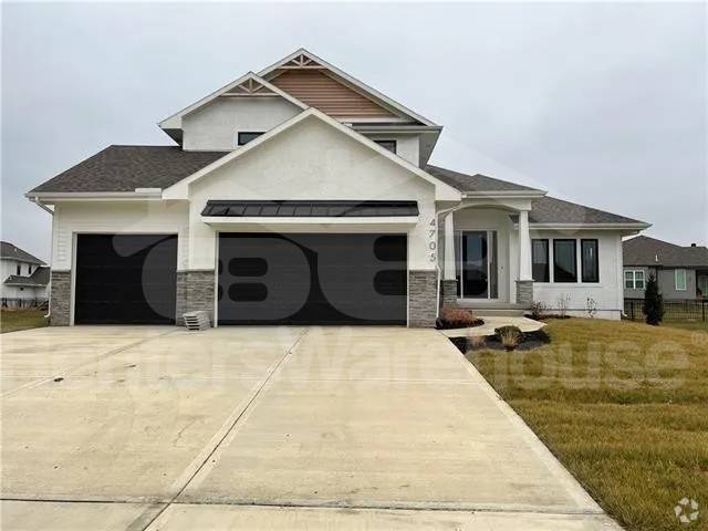 Building Photo - 4705 NE Freehold Dr