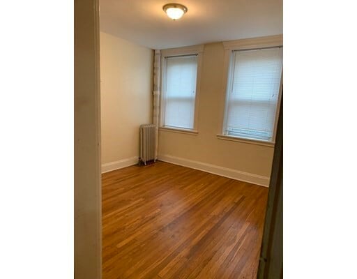 Building Photo - 352 Riverway