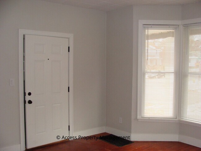 Building Photo - Belknap 2 Bedroom Duplex