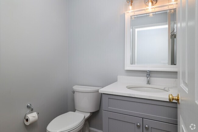 3BR, 1.5BA - 2,000SF - Bath - 23 Prince Street Apartments
