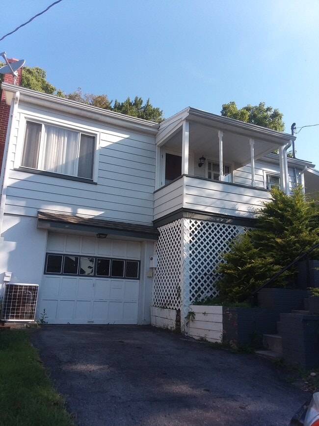 Building Photo - 1105 Spruce St