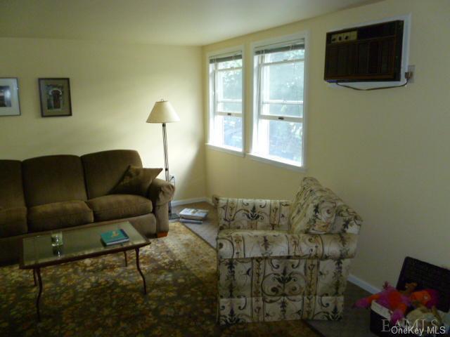 Building Photo - 390 Hardscrabble Rd