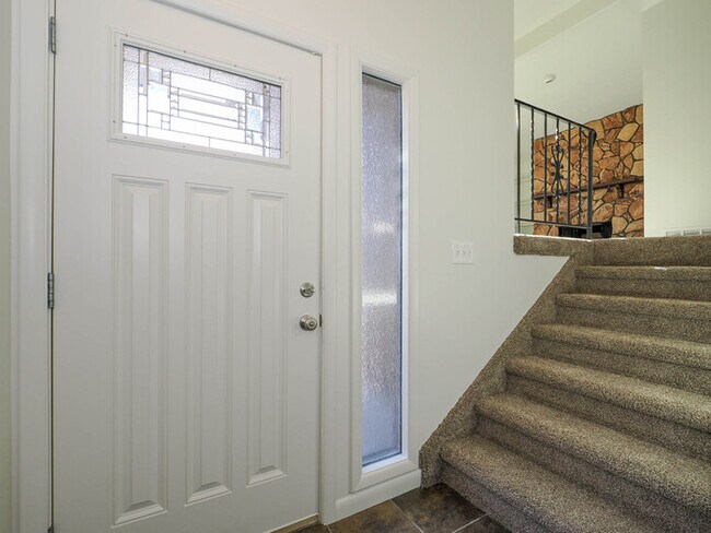 Building Photo - Home on Ponderosa Drive