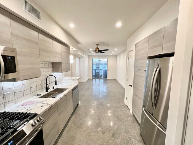 Foto del edificio - 3355 Overland Ave