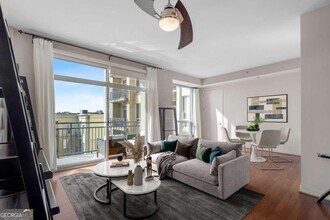 Building Photo - 711 Cosmopolitan Dr NE