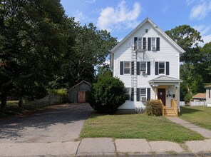 Building Photo - 155 Oak St