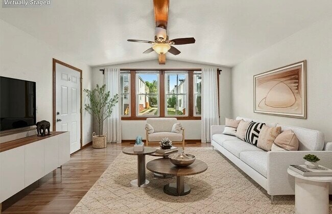 Foto del edificio - 928 E Land Pl