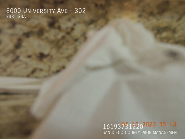 Foto del edificio - Very nice property .Walk to shopping mall!...