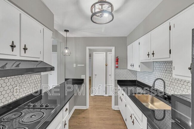 Foto del edificio - 1302 Mercury Blvd