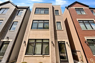 Building Photo - 3926 S Calumet Ave