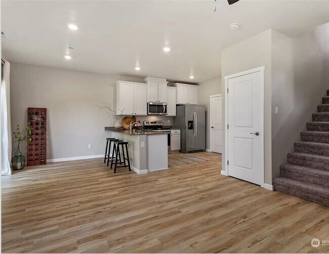 Building Photo - 8602 E Gilman Ave
