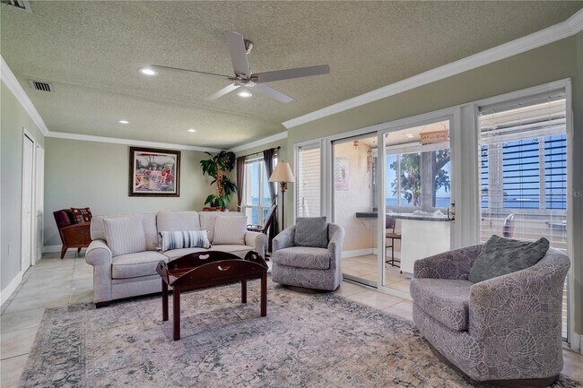 Foto del edificio - 654 Windrush Bay Dr