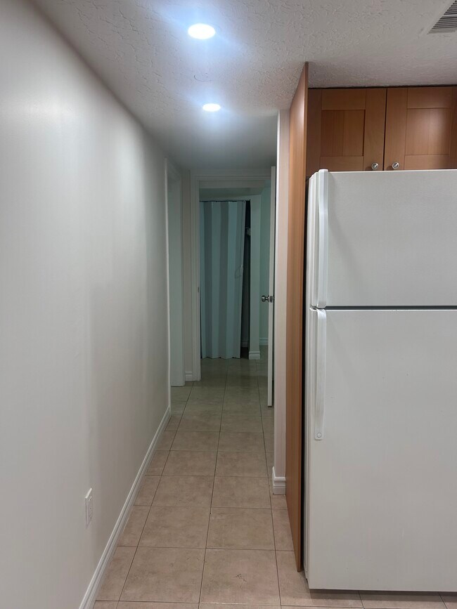 Building Photo - 41 Cartwright Av