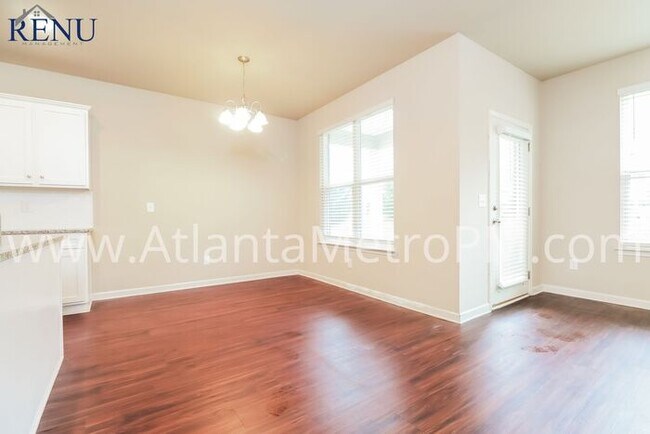 Building Photo - Now available 4 bedroom 2.5 baths!