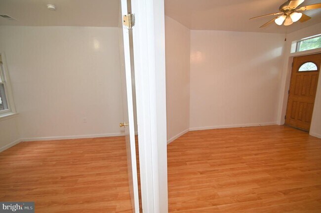 Foto del edificio - 646 Orleans Pl NE