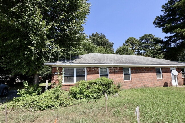 Building Photo - 3118 Dundas Rd