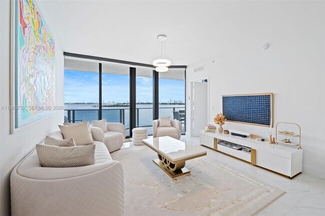 Foto del edificio - 700 NE 24th St