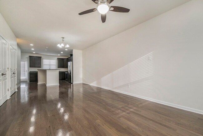 Foto del edificio - 329 Glenhurst Blvd