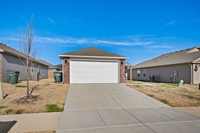Building Photo - Beautiful and Spacious Home!