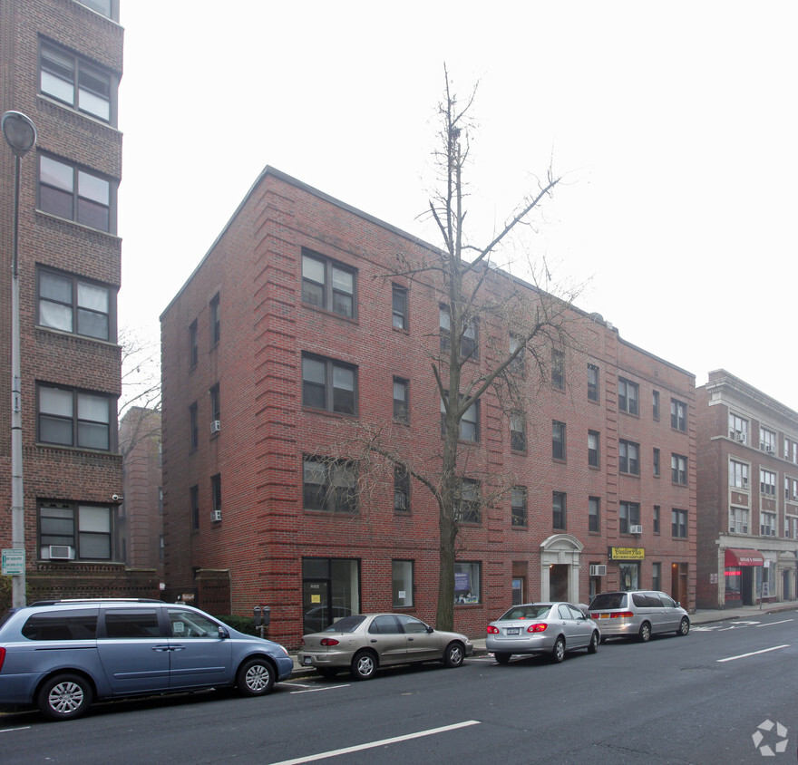 Primary Photo - 202-206 Martine Ave