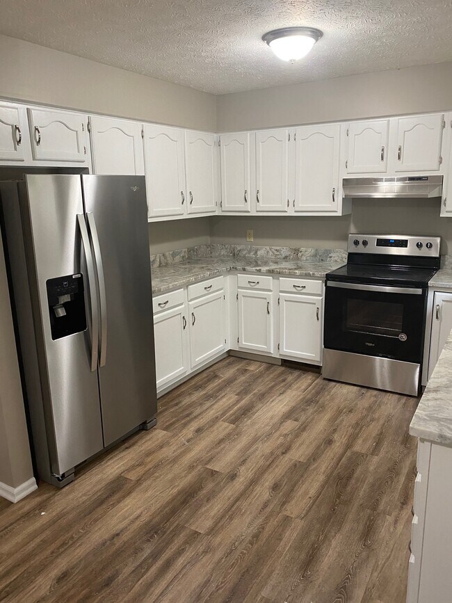 Foto del edificio - 1330 Donwalter Ln