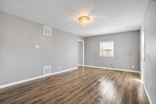 Foto del edificio - 3 Bedroom, 1 Bath with Garage