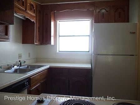 Building Photo - 2 br, 1.5 bath House - 108 Colony Drive #3