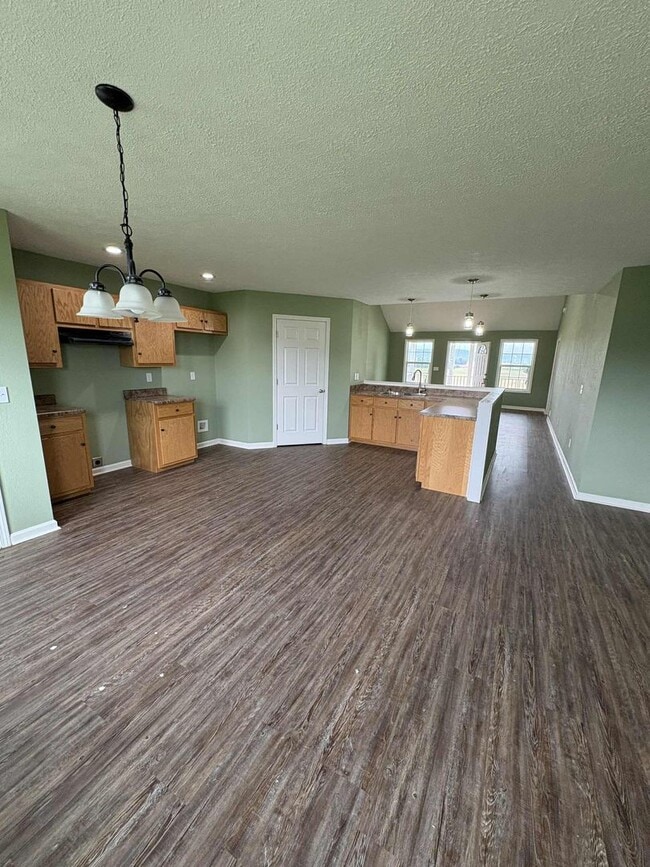 Building Photo - Large home for rent!