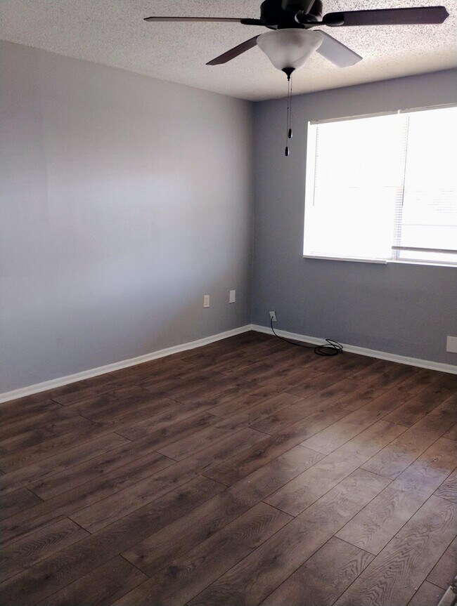 Foto del edificio - 1120 Sherron Ave