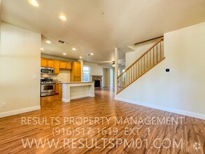 Building Photo - 715 Courtyards Loop