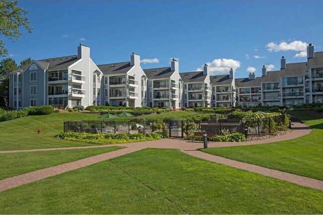 Foto del edificio - Gables Condo For Rent! In the Heart of Excelsior!