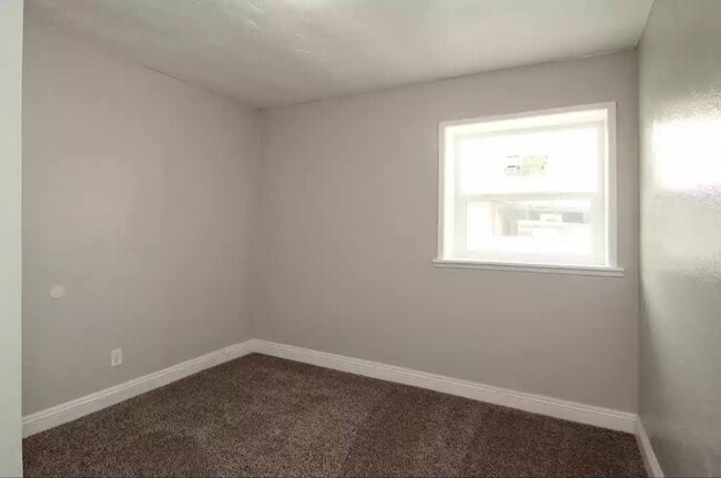 Bedroom - 1347 E Shields Ave