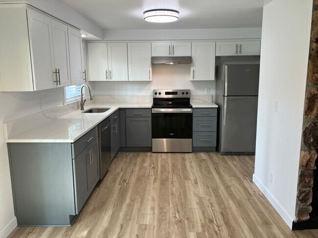 Foto del edificio - Remodeled Three Bedroom Home in South Salem