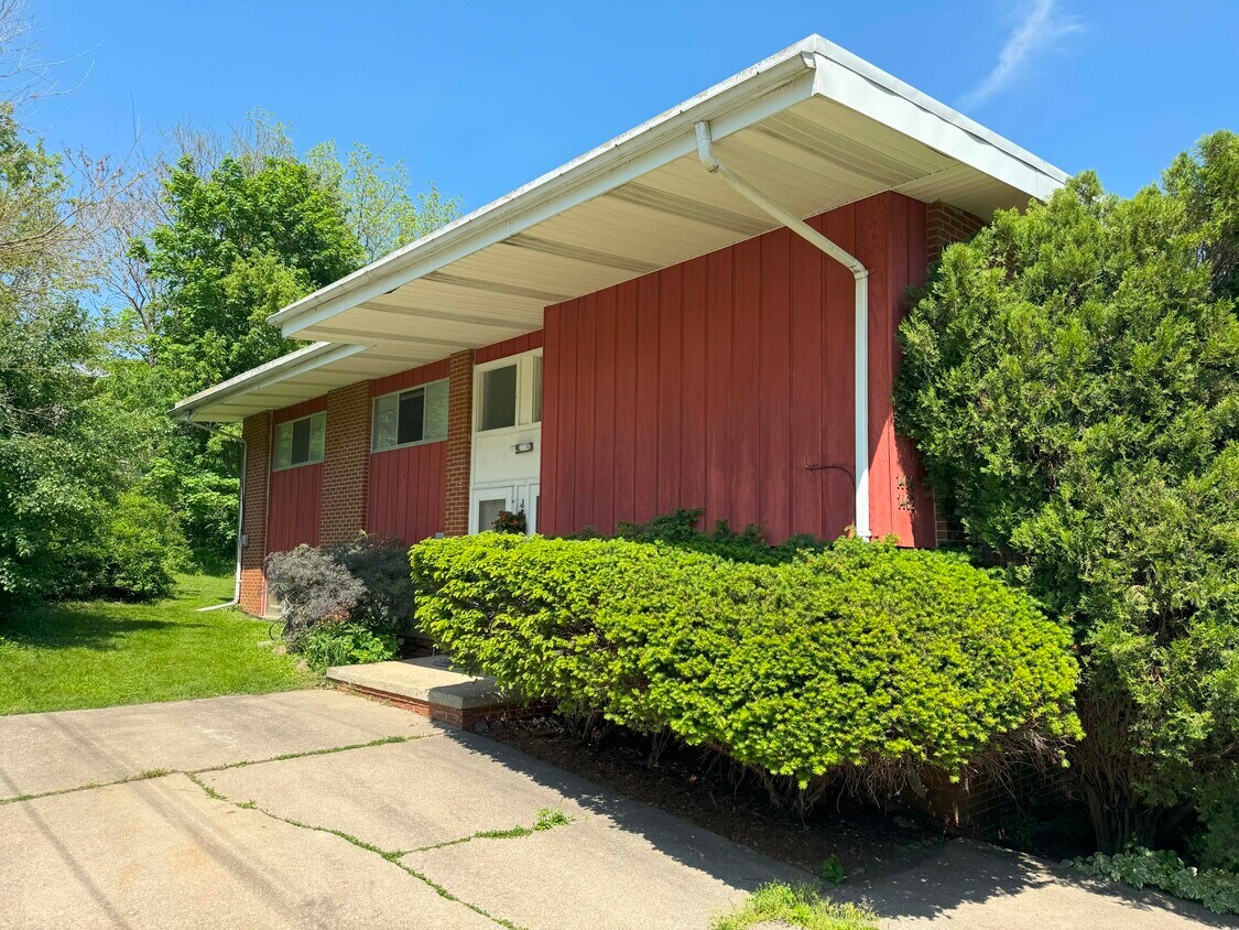 Primary Photo - 1464 Bemidji Dr