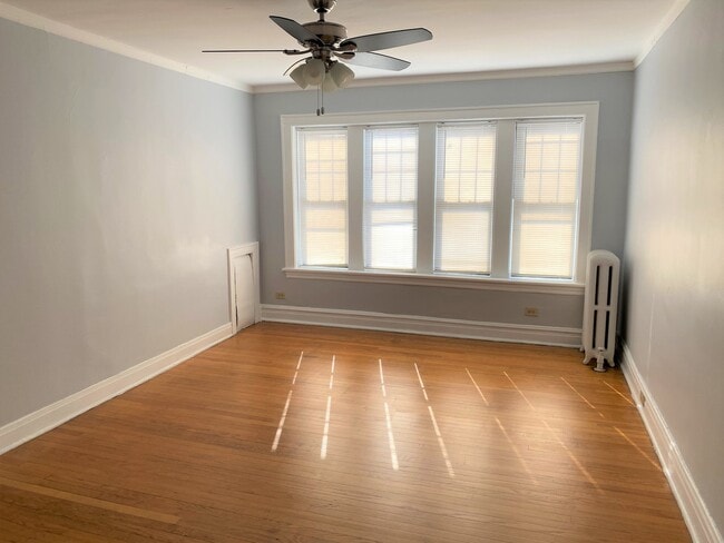 Foto del edificio - 4266 W Irving Park Rd
