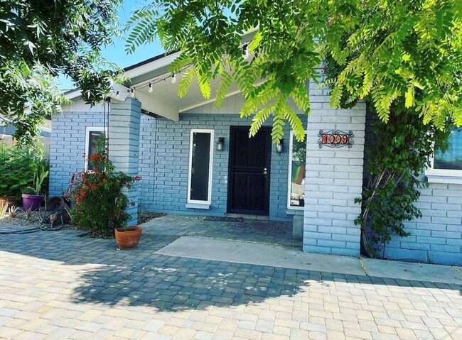 Charming Updated 3 Bed/2 Bath in Great Tem... - Charming Updated 3 Bed/2 Bath in Great Tem... House