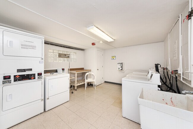 Building Photo - 5115 Blodgett Ave
