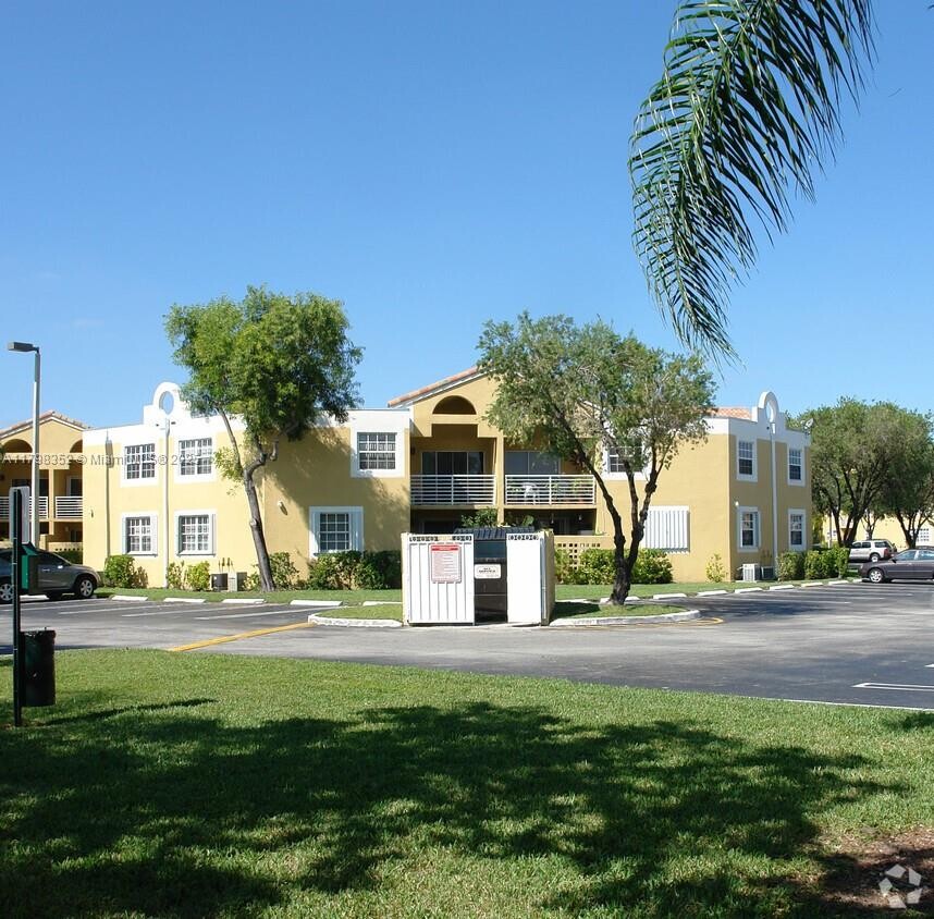 Building Photo - 9715 Fontainebleau Blvd
