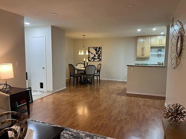 Foto del edificio - "Charming 1-Bedroom Retreat in San Jose's Heart – Your Perfect Cozy Haven Awaits!"