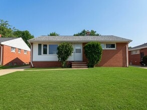 Building Photo - 15917 Steinway Blvd
