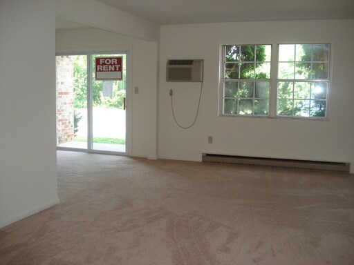 Building Photo - 1056 Pine Grove Cir