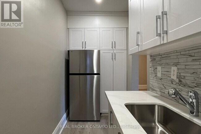Photo du bâtiment - 775 Woodbine Ave